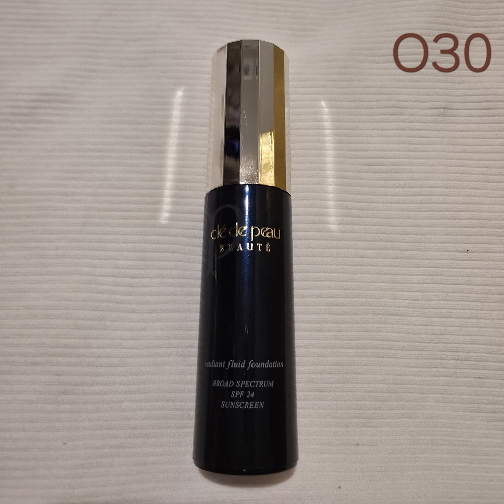 Radiant Fluid Foundation O30 [30mL] Pump